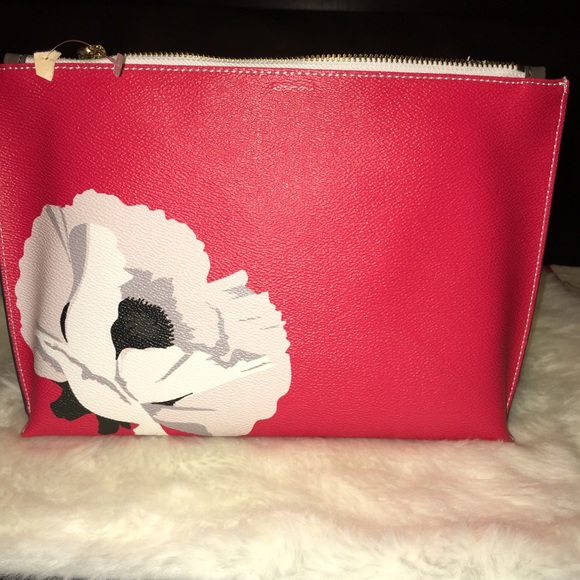 Banana Republic Handbags - Newwwww Banana Republic clutch